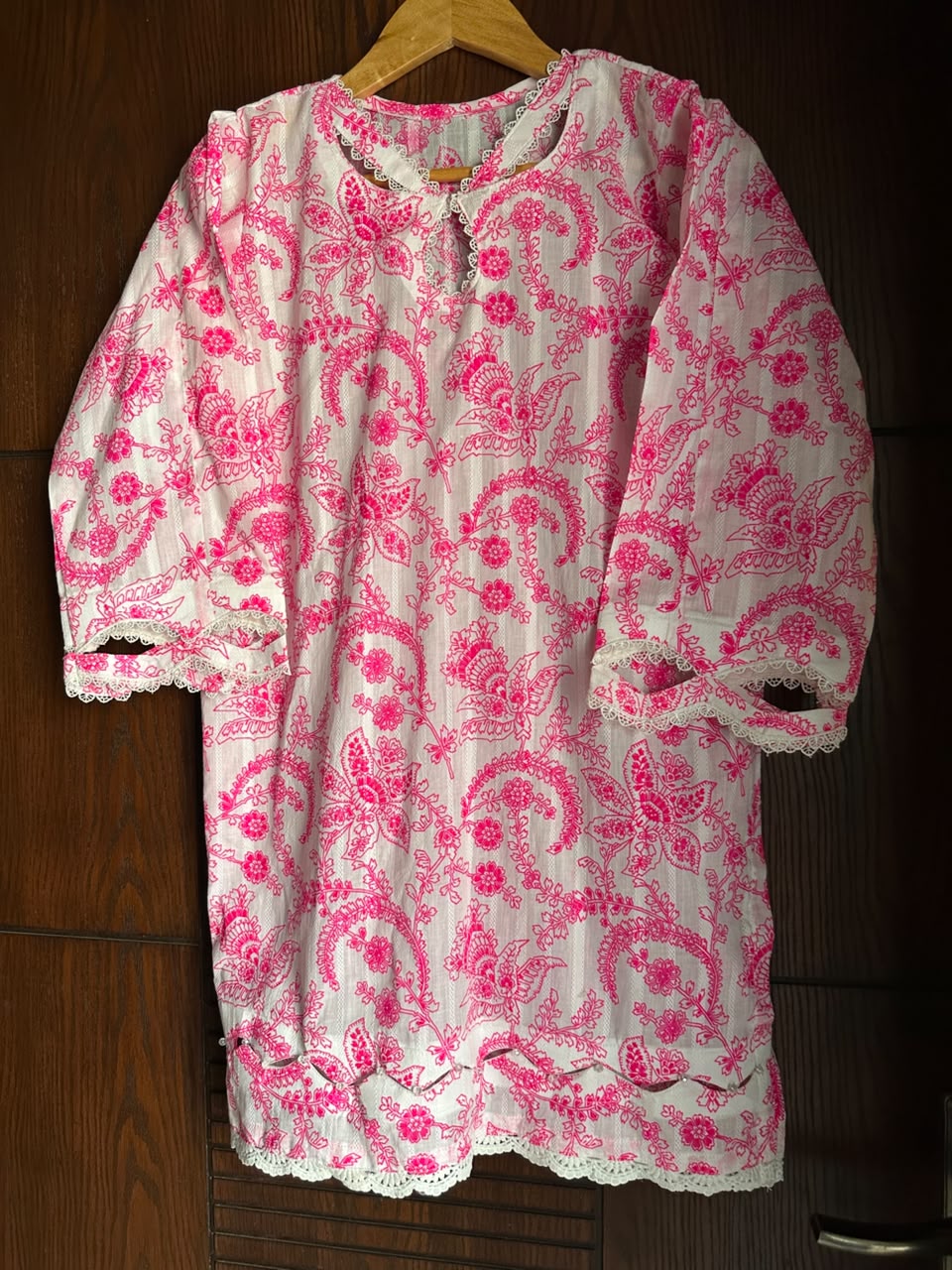 Women's White & Hot Pink Floral Design
